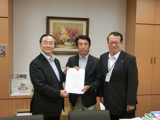 右から飯田市長、齋藤自民党農林部会長、徳島県知事