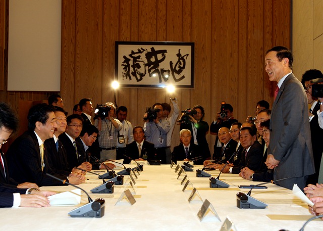 内閣総理大臣と市町村長との懇談会が開催（平成26年5月23日）