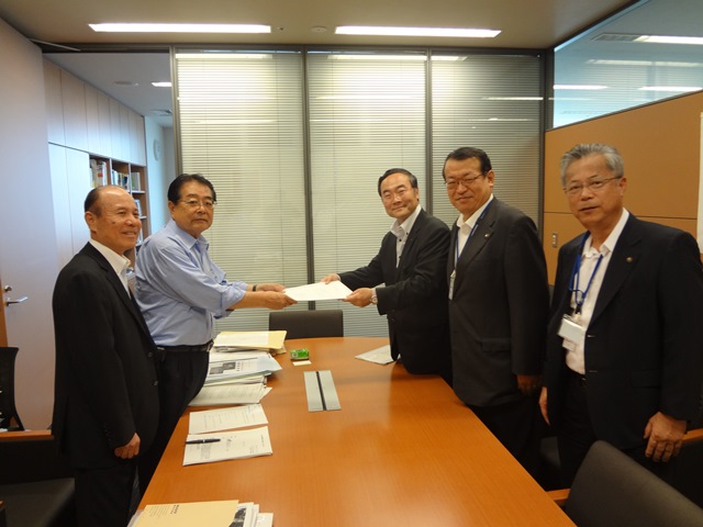 右側手前から海南市長、飯田市長、徳島県知事