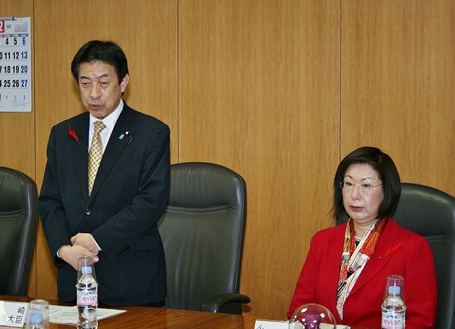 左から岡﨑・高知市長、福田・栃木県知事、齋藤・井川町長