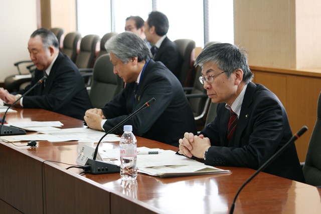 左から渡邊・聖籠町長、福田・栃木県知事、岡﨑・高知市長