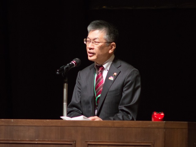 挨拶する高知市長