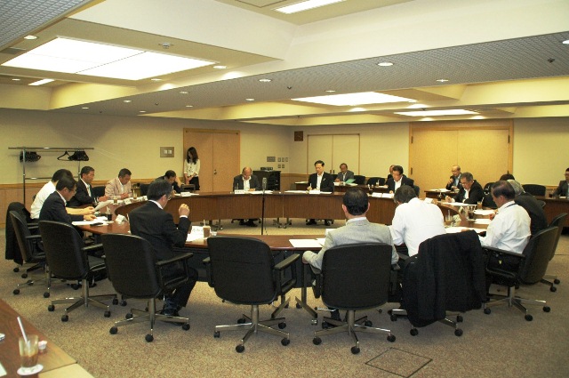 (写真)平成23年6月７日　政策推進委員会の様子
