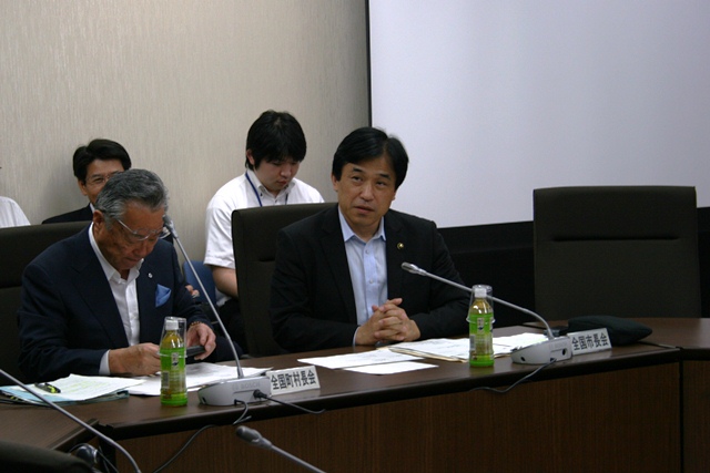 (写真)　「社会保障・税に関わる番号制度に関する実務検討会」に出席した横尾・多久市長