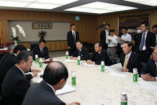 (写真)　平成23年10月6日　総務大臣・地方六団体会合の様子