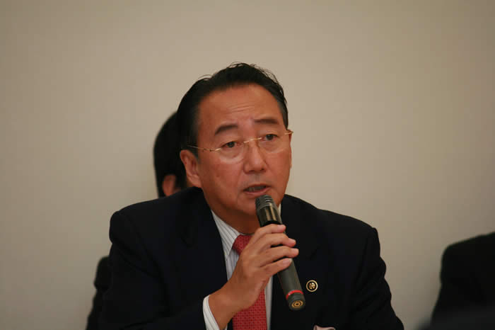 (写真)　倉田・池田市長