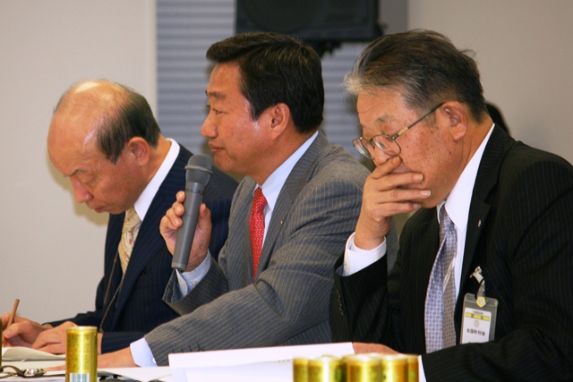 (写真)石井・富山県知事、大西・高松市長、齋藤・丹川町長