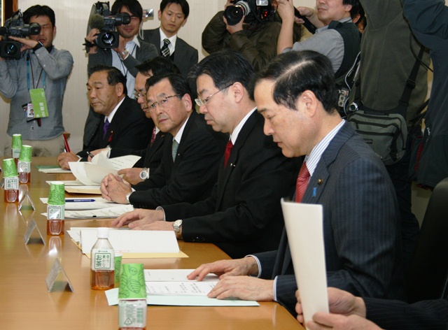 (写真)会議に出席の森会長